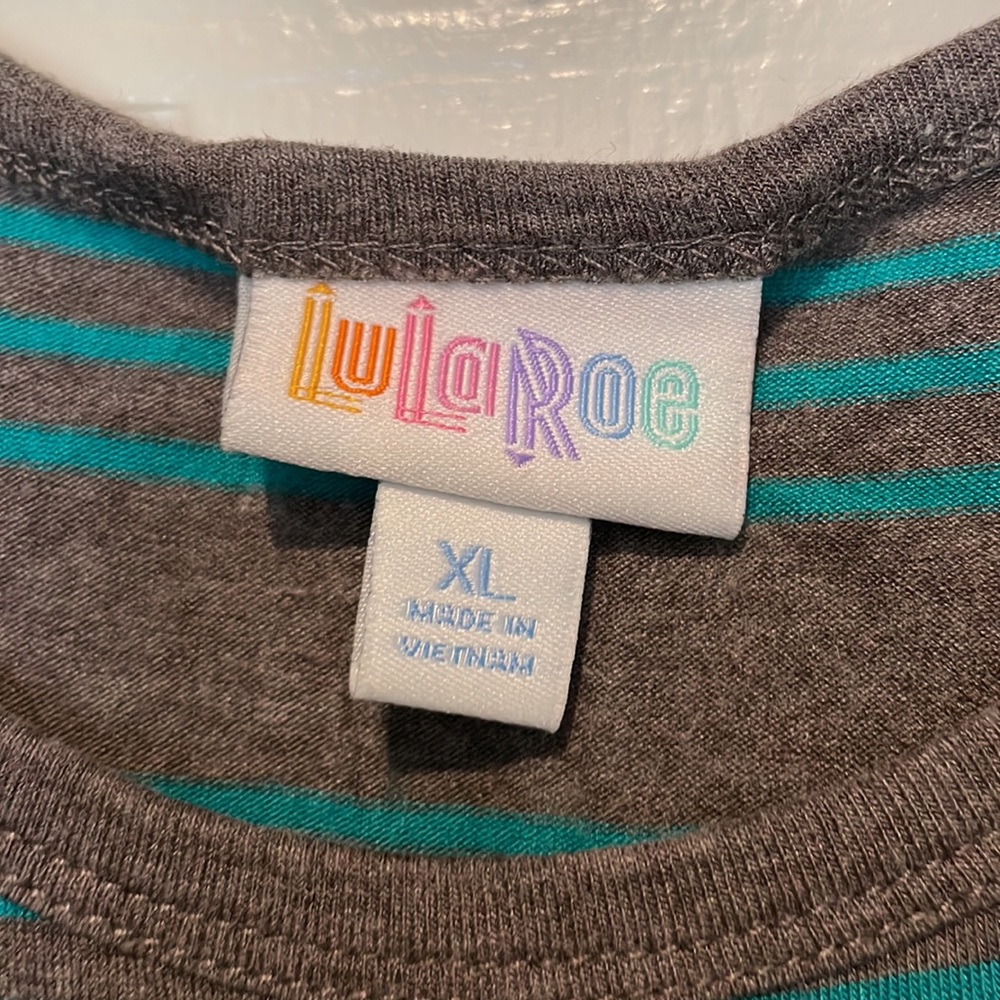 XL LuLaRoe Randy Tee - Picture 2 of 3